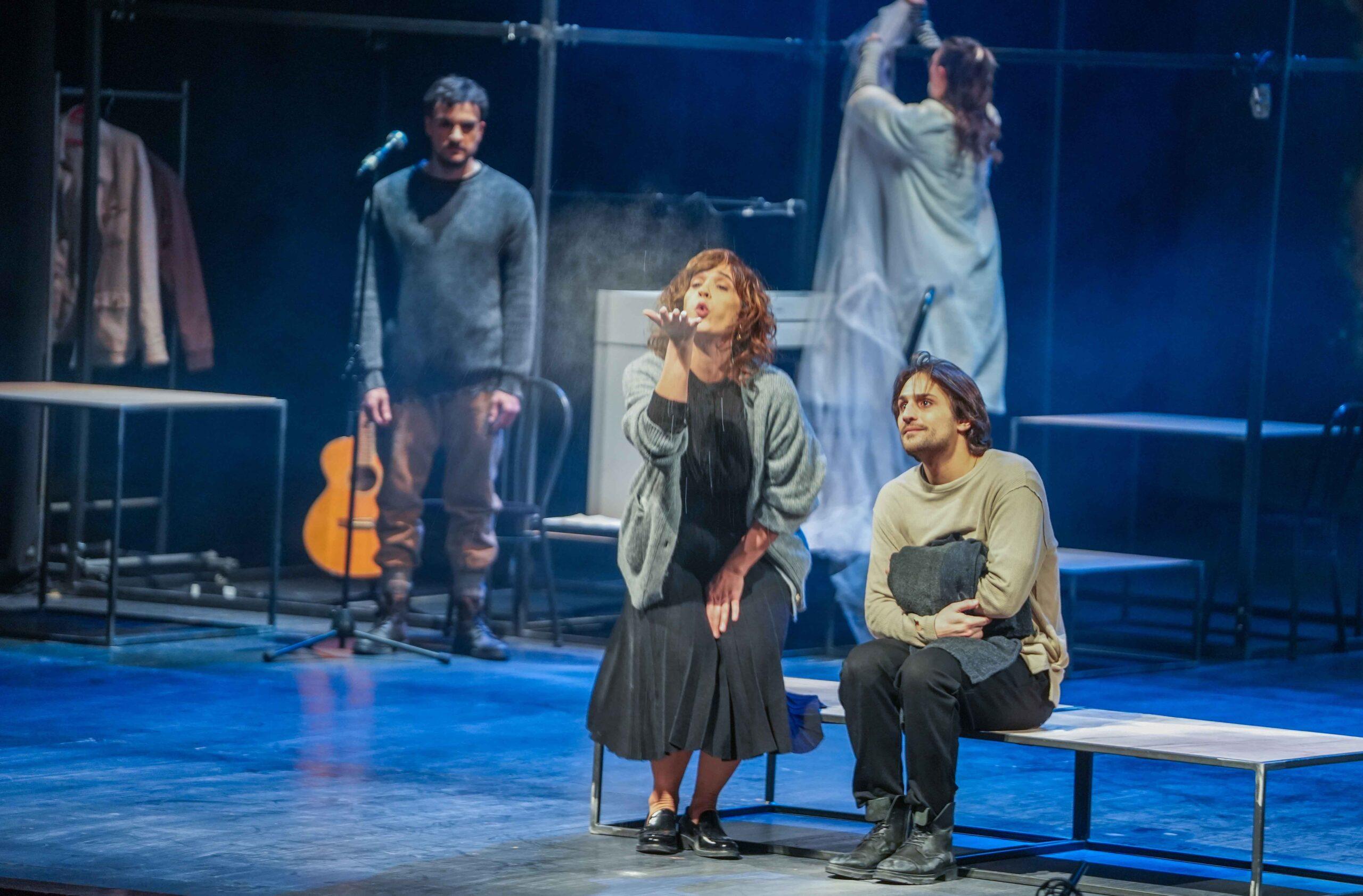 Cover Image for Театарска критика: Вонвременски времеплов за еден ново-стар свет