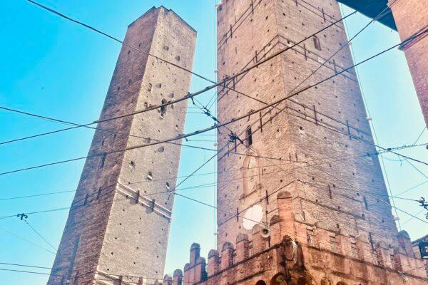 Cover Image for Не бирајте туристички, бирајте авантуристички, ни рекоа во ресторанот каде што седнавме да ручаме. Го одложивме менито и се препуштивме на сугестијата.