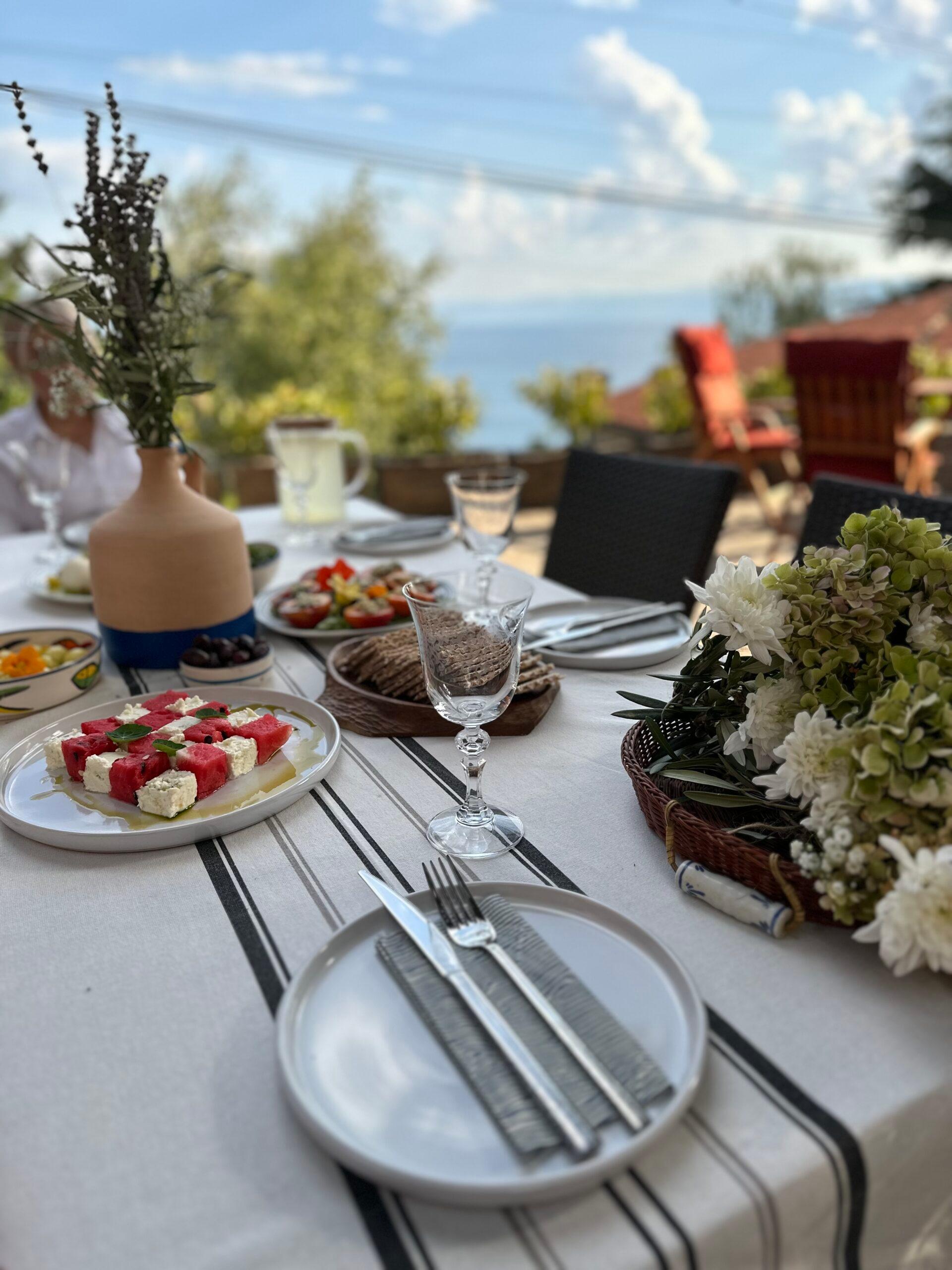 Cover Image for Филозофијата на вистинскиот ручек: Охрид на крајот на летото е како реченица што не сакаш да ја завршиш