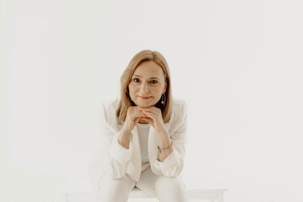 Cover Image for МИМЕ АКИМОВСКИ: КОГА УБАВИНАТА СТАНУВА ЧОВЕЧНОСТ