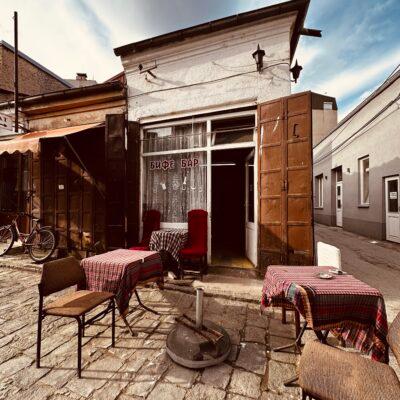 Cover Image for Мапа на моите мали богатства: Битола има шарм што се јаде со раце, и уште подобар вкус кога ручаш кај Шерото. Добродојдовте во Лададика…