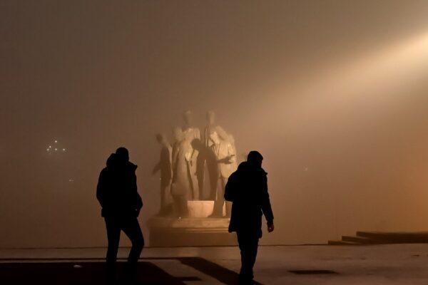 Cover Image for АЈДЕ ДА СЕ РАДУВАМЕ…рече премиерот. Дајте ве молам за убави работи да зборуваме, ајде да се веселиме, празници се…
