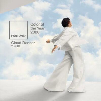 Cover Image for БОЈАТА НА 2026 година според Pantone Color Institute – Cloud Dancer! Првпат во 26 години тие одбираат нијанса на бела боја што ќе го означи духот на ова време